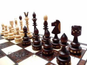 ჭადრაკის ფიგურები მოჩუქურთმებული მარმარილოსგან, მაგნიტური, ტურნირის მწარმოებელი პოლონეთი